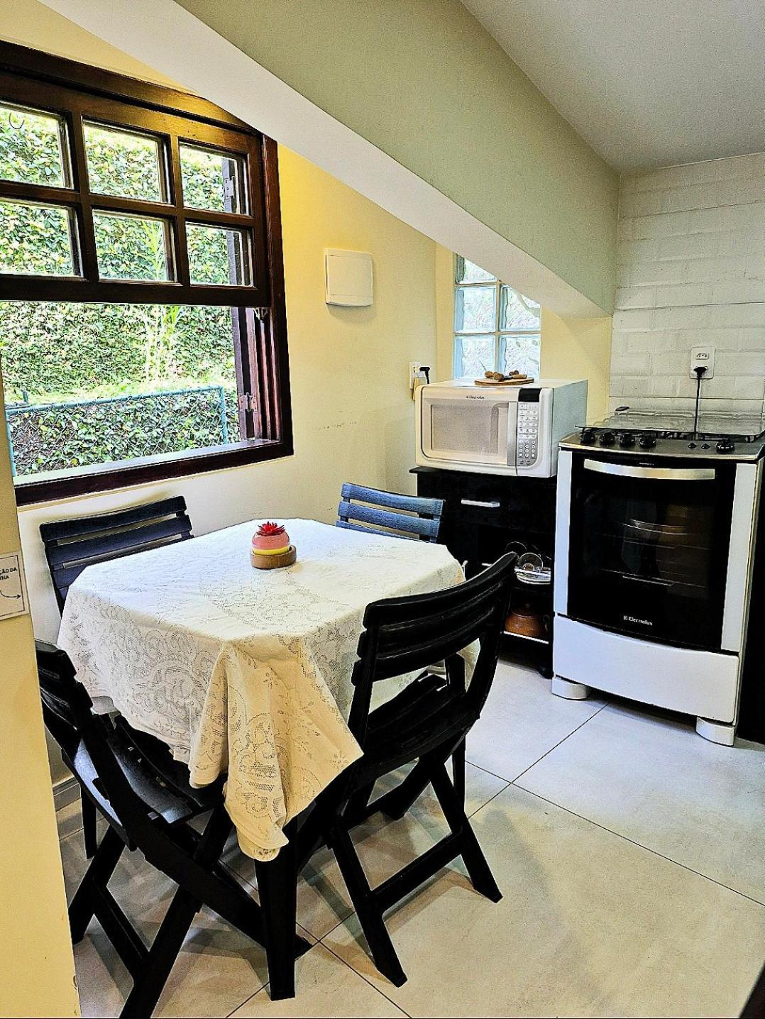 Recanto De Itaipava - Casa Com Forno De Pizza A Lenha, Churrasqueira, Pet Friendly, Equipada Para Ate 6 Pessoas, Em Meio A Natureza E Proxima Ao Centro Do Bairro Petropolis  Luaran gambar